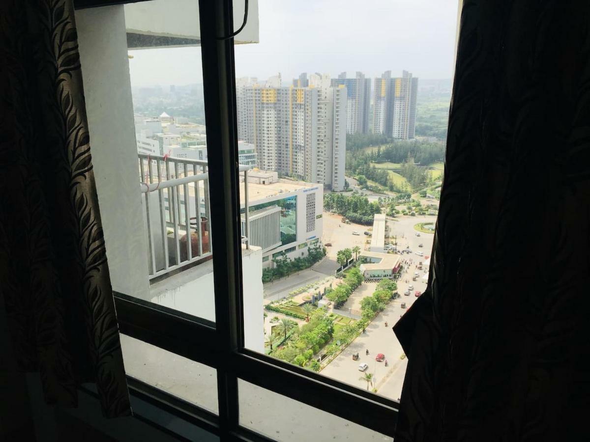 Sky High At Blue Ridge 22nd Floor * Pune
